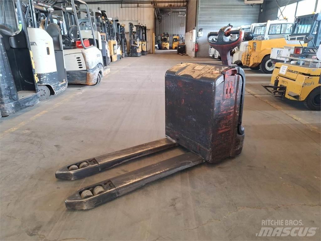 Fenwick T18 Gyalogkíséretű targonca