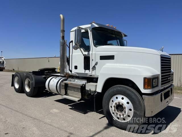 Mack PINNACLE Egyéb