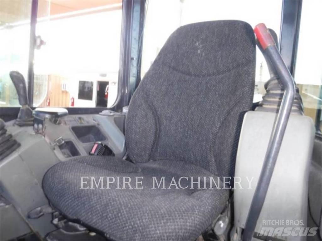 Bobcat E35 Lánctalpas kotrók