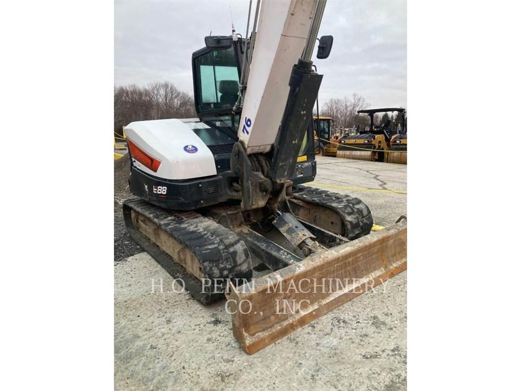 Bobcat E88 Lánctalpas kotrók