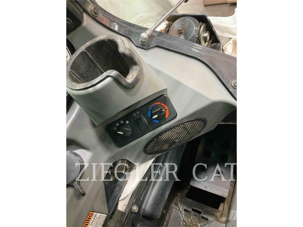 Bobcat T870 Lánctalpas homlokrakodók