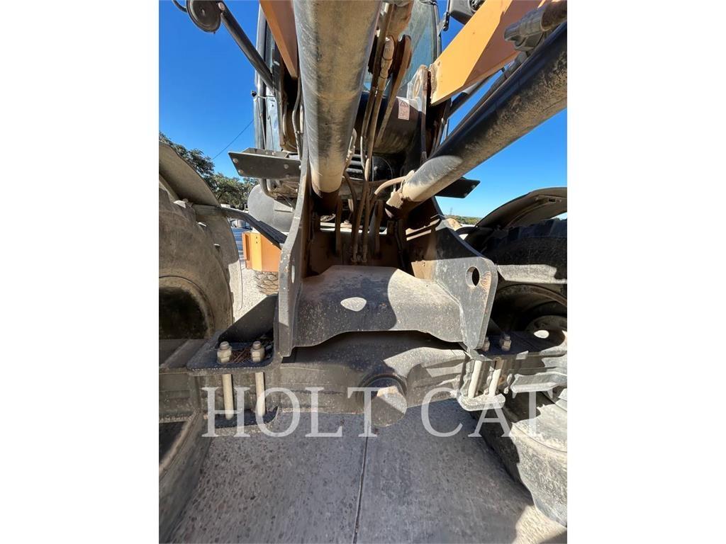 CASE 321F Gumikerekes homlokrakodók