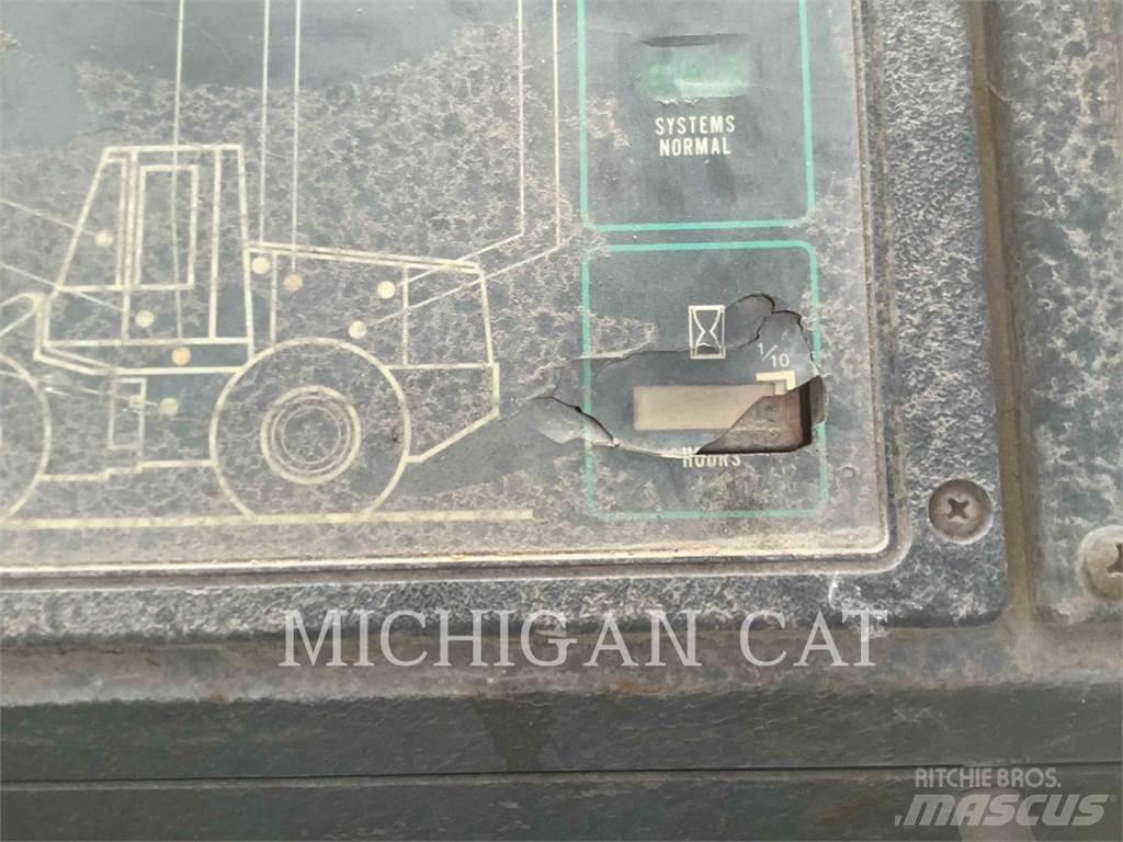 CASE 621B Gumikerekes homlokrakodók