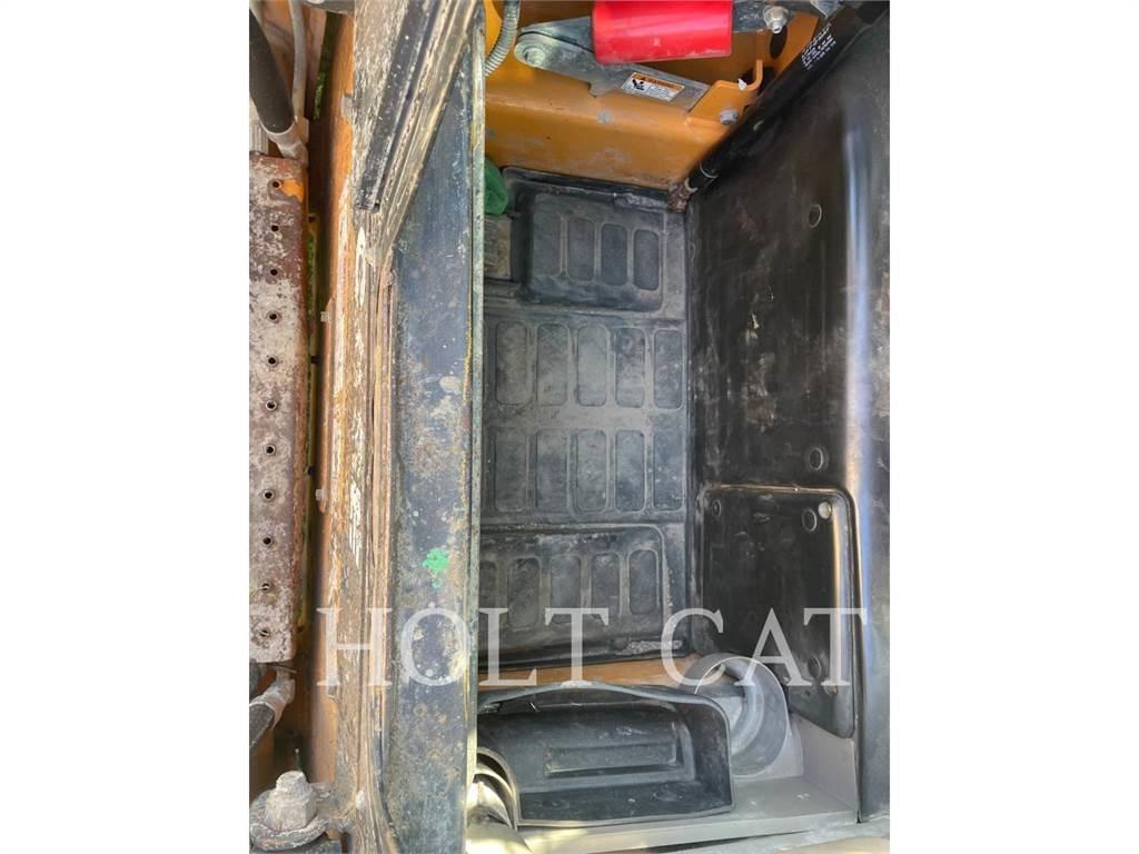 CASE SV300 Kompaktrakodók