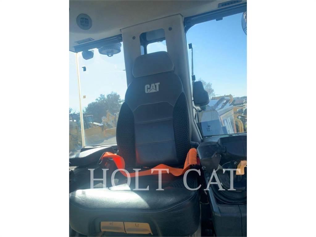 CAT 120AWD JOY Gréderek