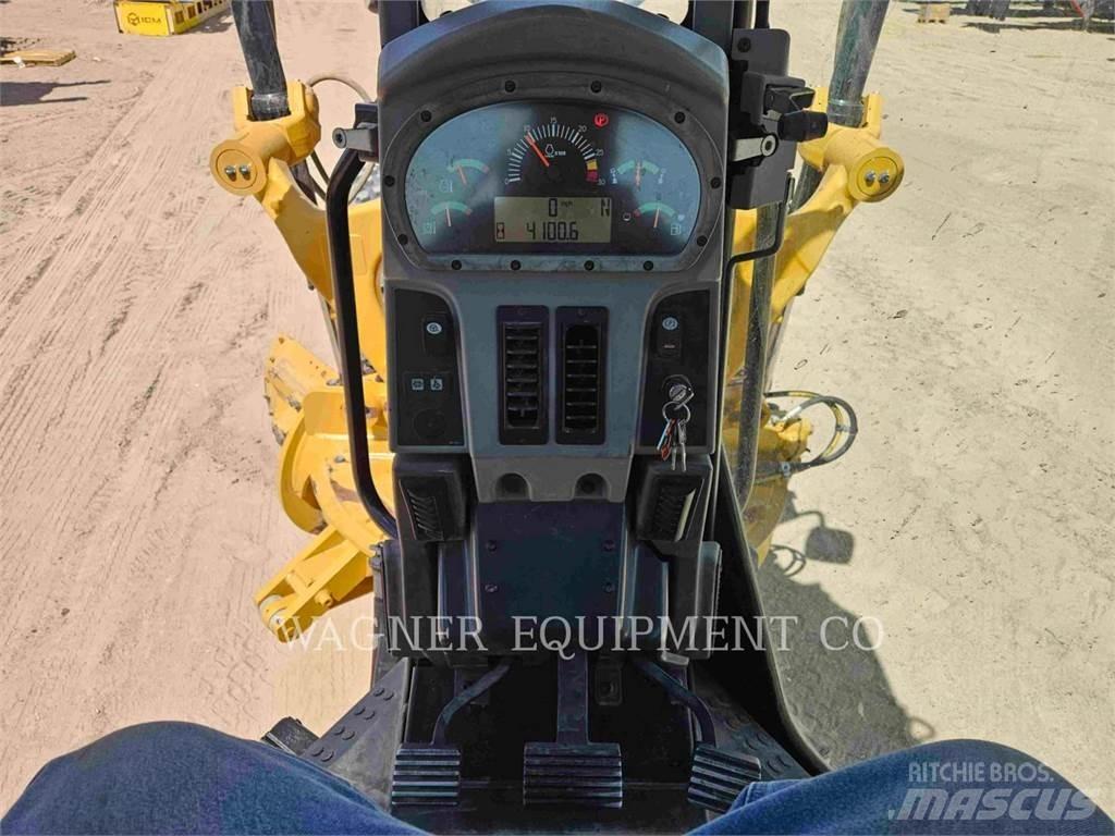 CAT 120M2 AWD Gréderek