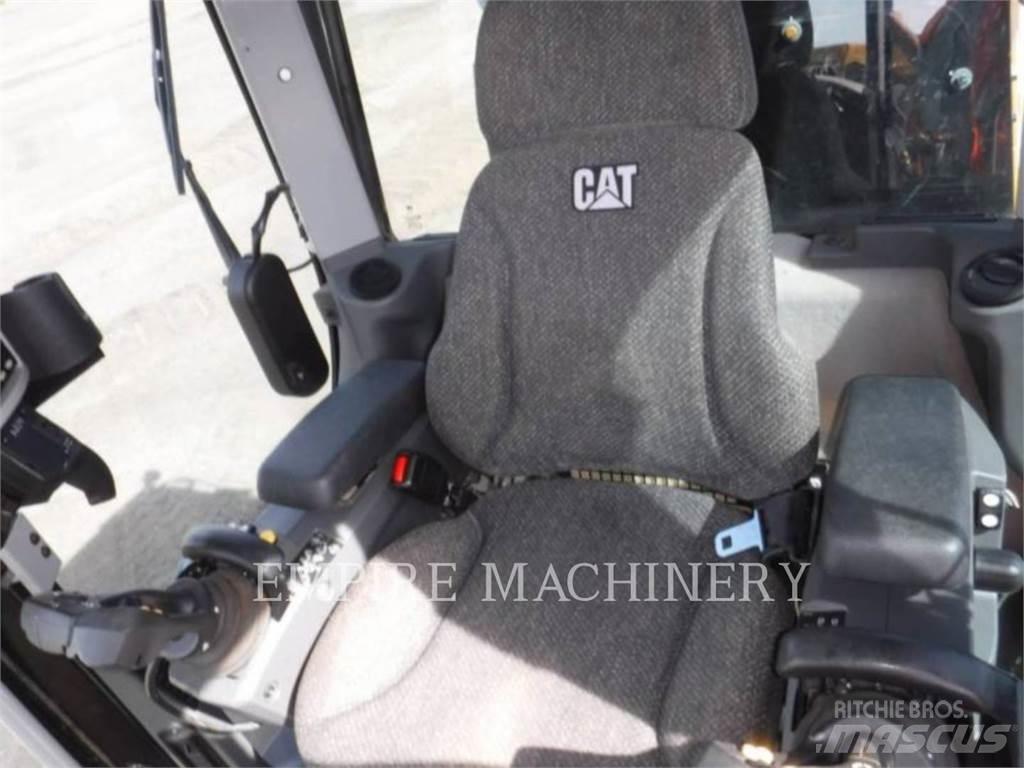 CAT 120M2 AWD Gréderek