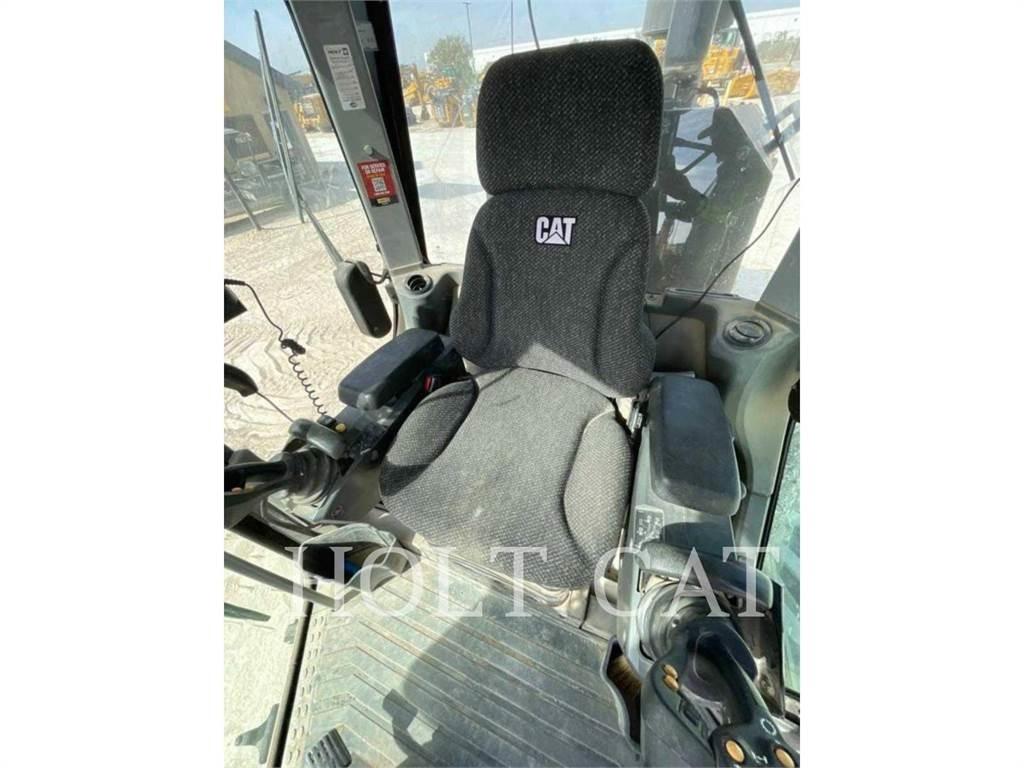 CAT 120M2 AWD Gréderek