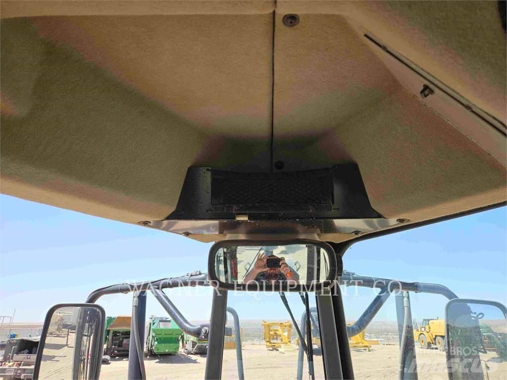 CAT 12M3AWD Gréderek