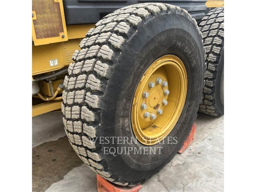 CAT 140 AWD Gréderek