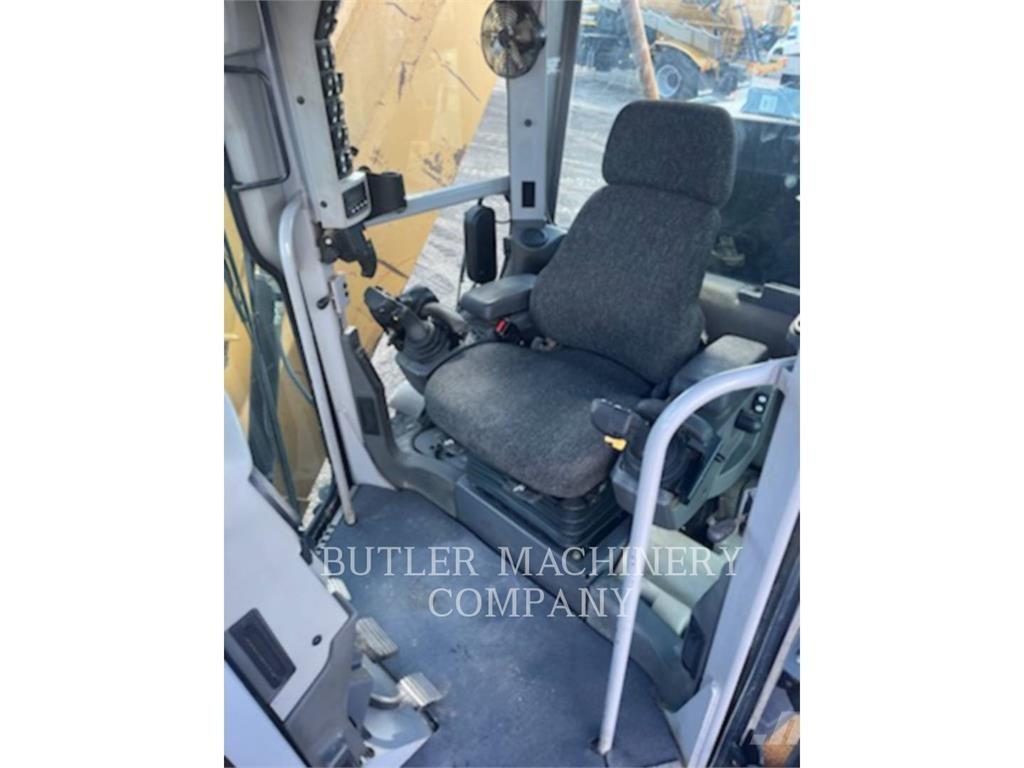 CAT 140 M2 Gréderek