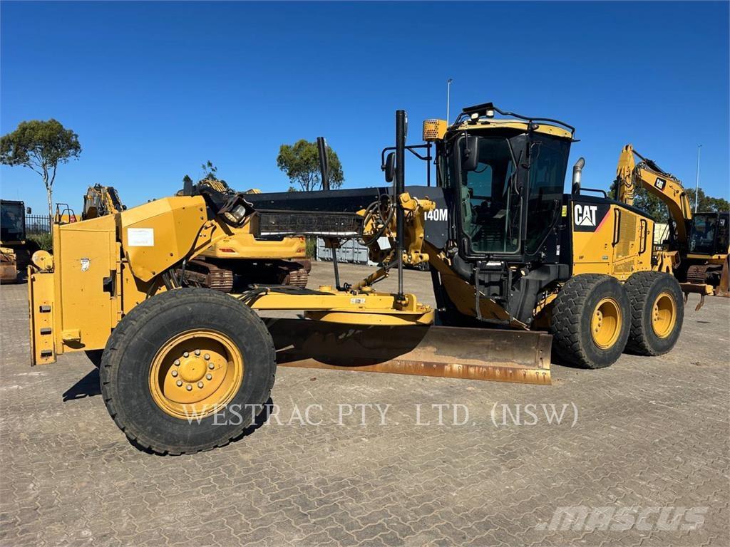 CAT 140M Gréderek
