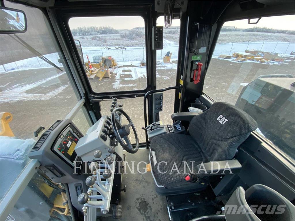 CAT 140M AWD Gréderek