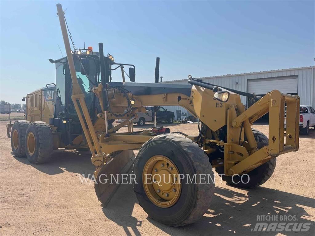 CAT 140M2 AWD Gréderek