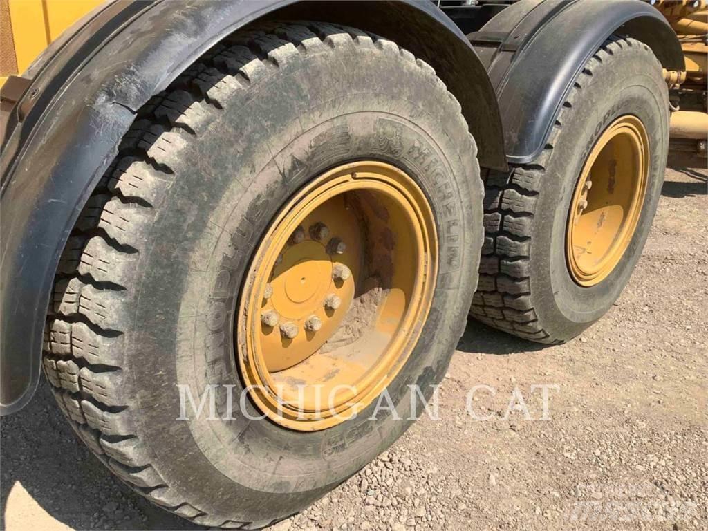 CAT 140M2 AWD Gréderek