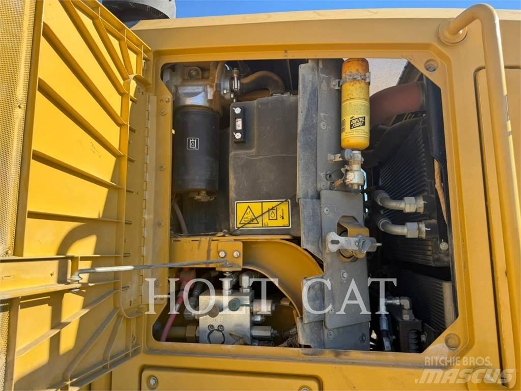 CAT 140M2 AWD Gréderek