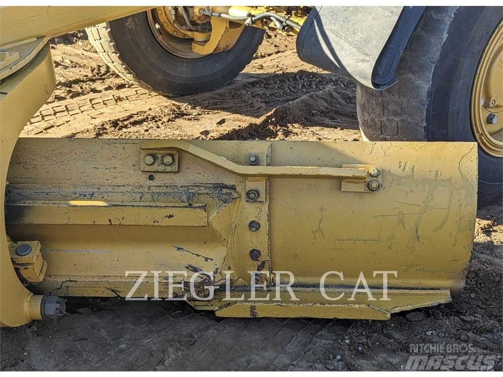CAT 140M2AWD Gréderek