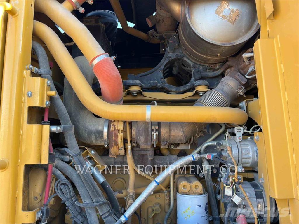 CAT 140M2AWD Gréderek