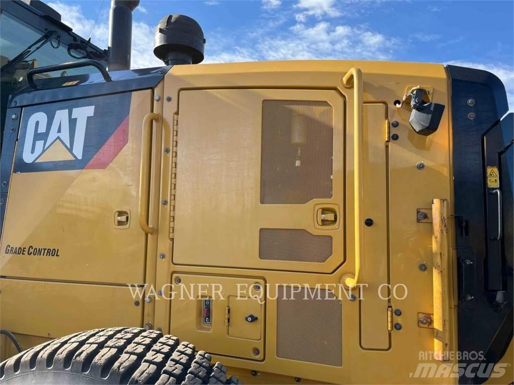 CAT 140M3 AWD Gréderek