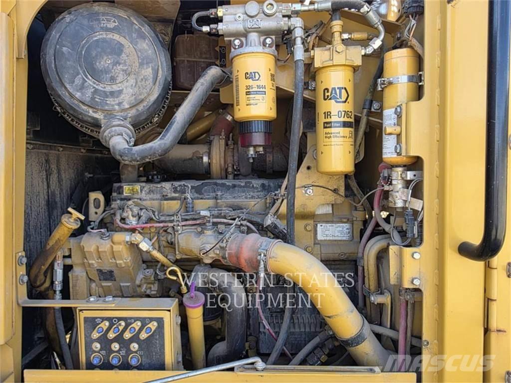 CAT 160M AWD Gréderek