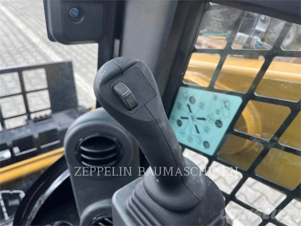 CAT 226D Kompaktrakodók