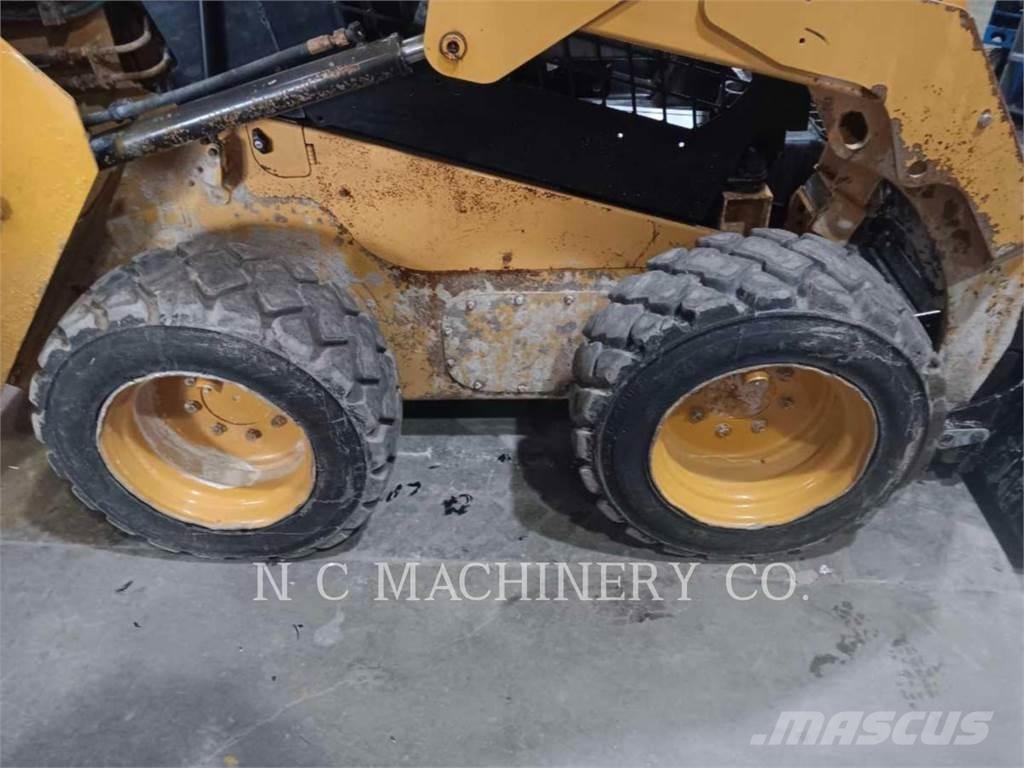CAT 236D H2CN Kompaktrakodók