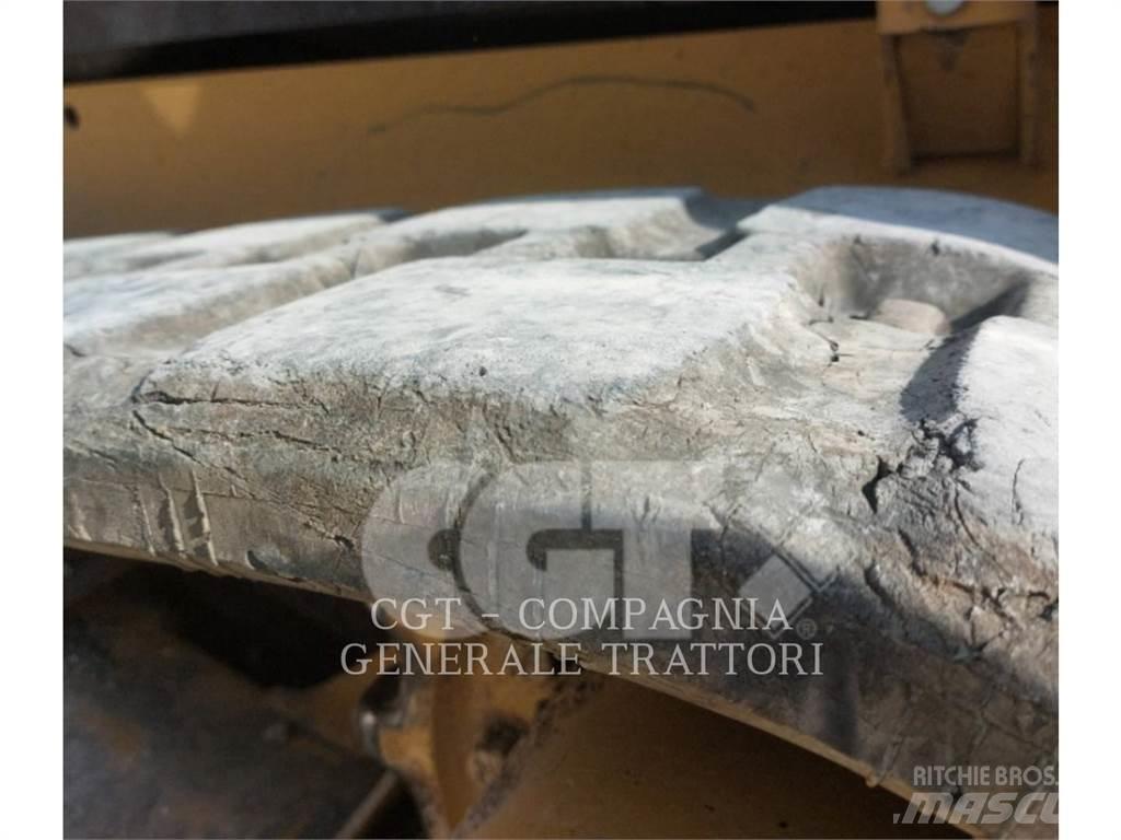 CAT 239D Lánctalpas homlokrakodók