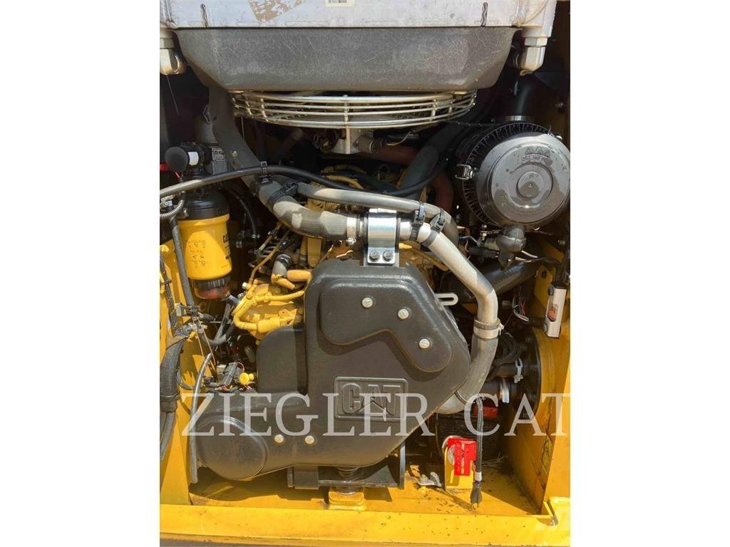 CAT 239D3 Lánctalpas homlokrakodók