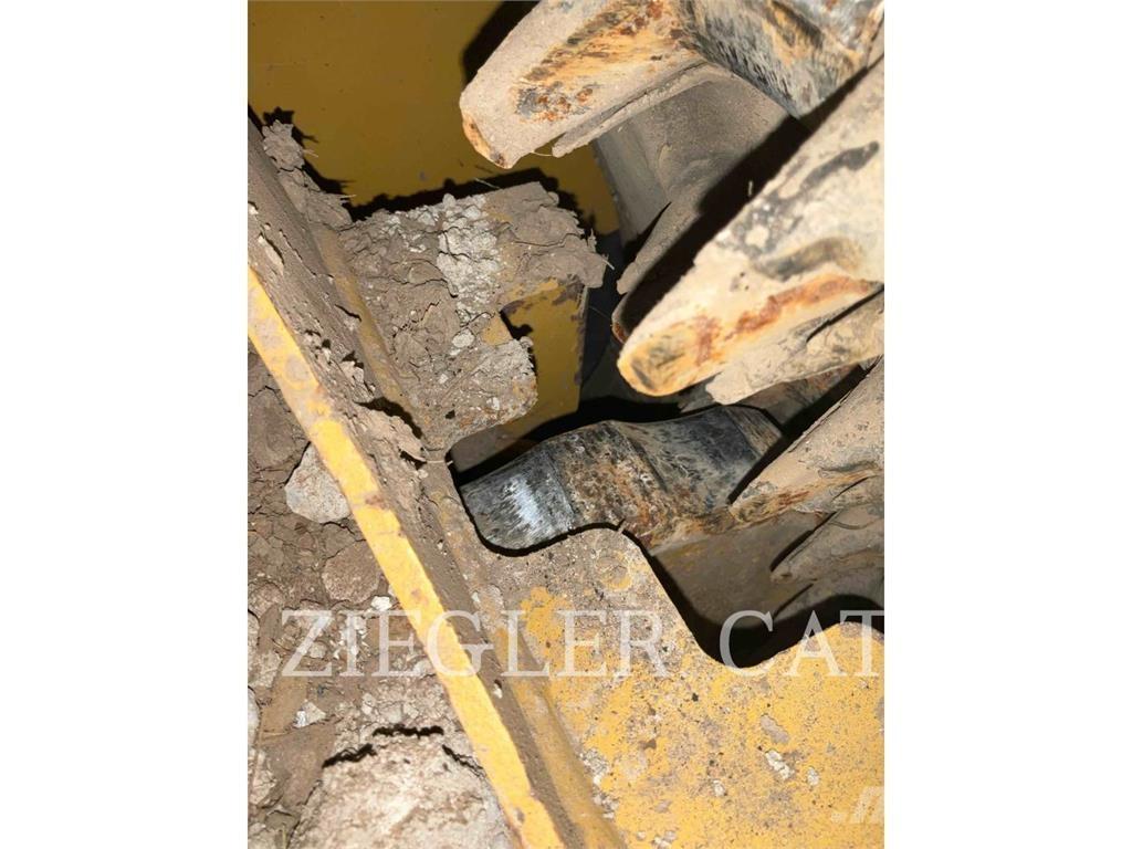 CAT 239D3 Lánctalpas homlokrakodók