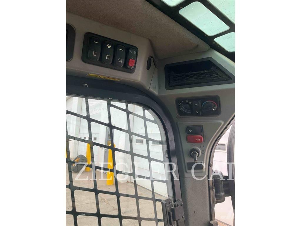 CAT 239D3 Lánctalpas homlokrakodók