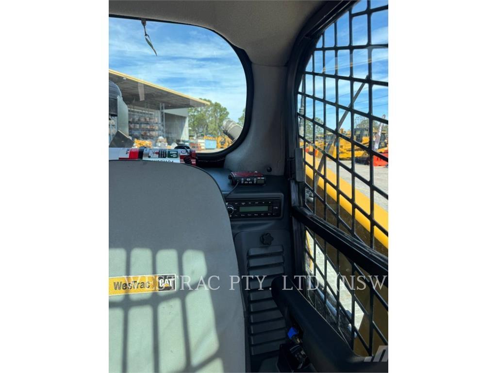 CAT 239D3 Lánctalpas homlokrakodók