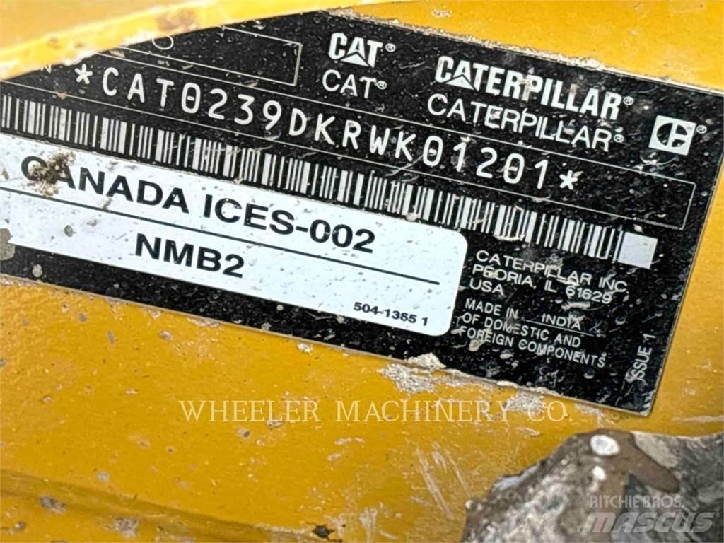 CAT 239D3 C3H2 Lánctalpas homlokrakodók