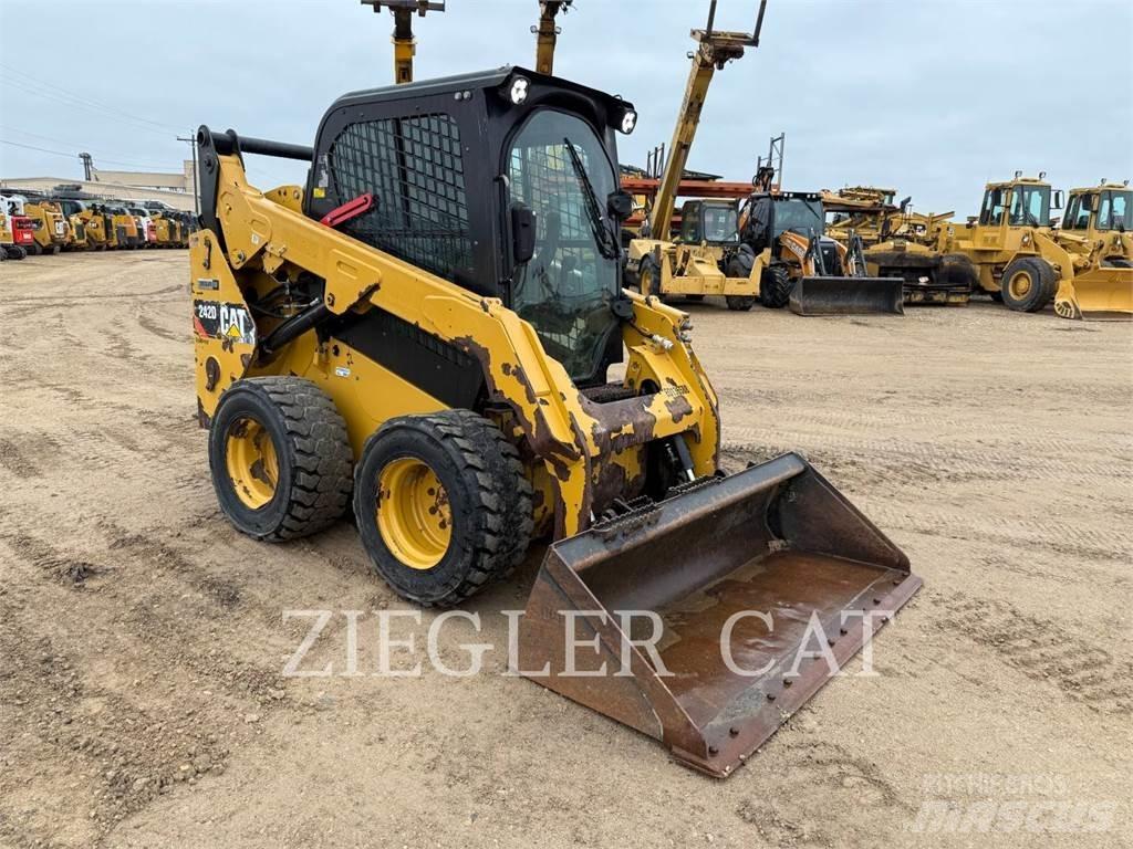 CAT 242D Kompaktrakodók