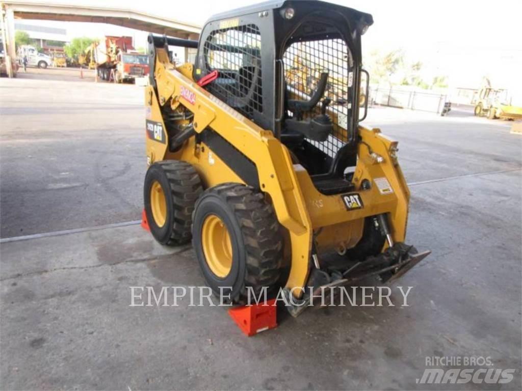 CAT 242D Kompaktrakodók