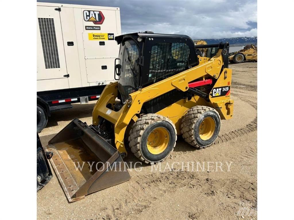 CAT 242D Kompaktrakodók