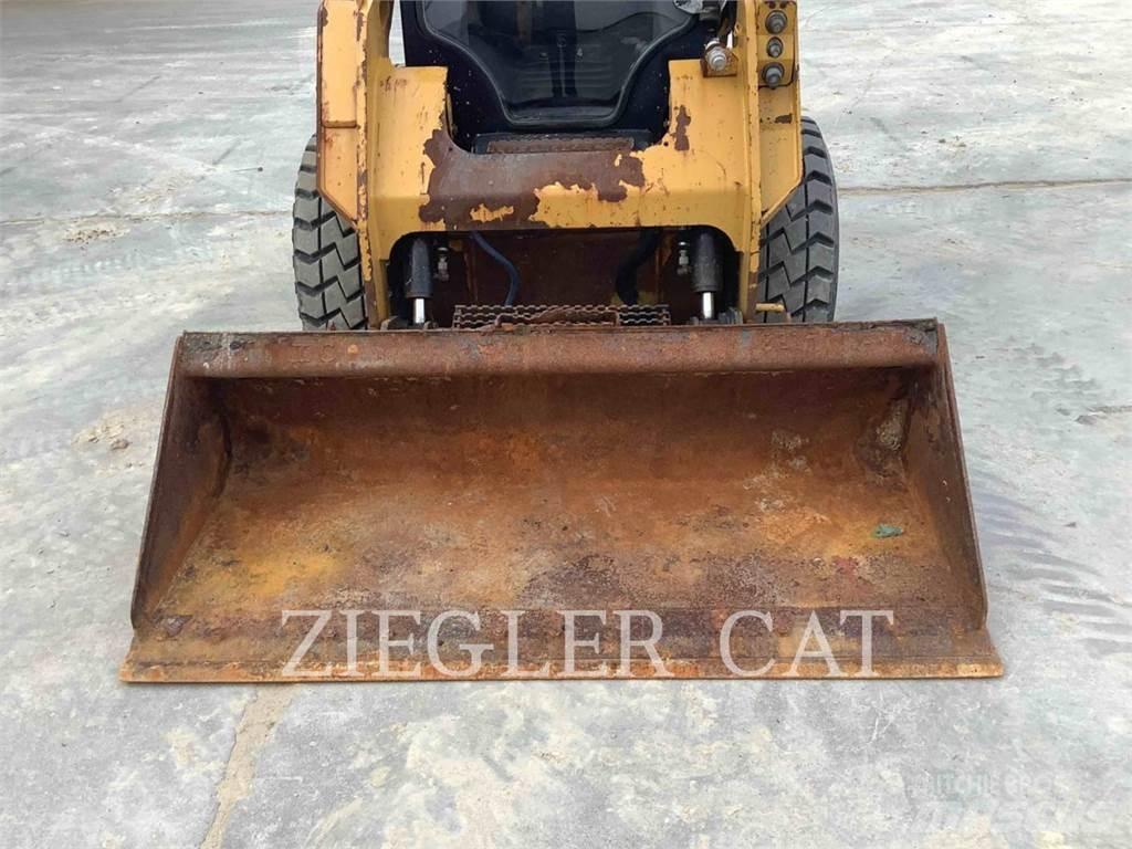 CAT 242D Kompaktrakodók