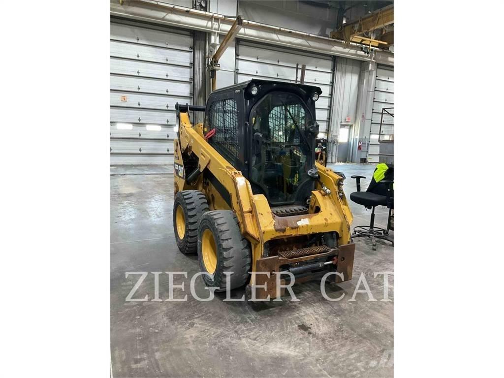 CAT 242D Kompaktrakodók