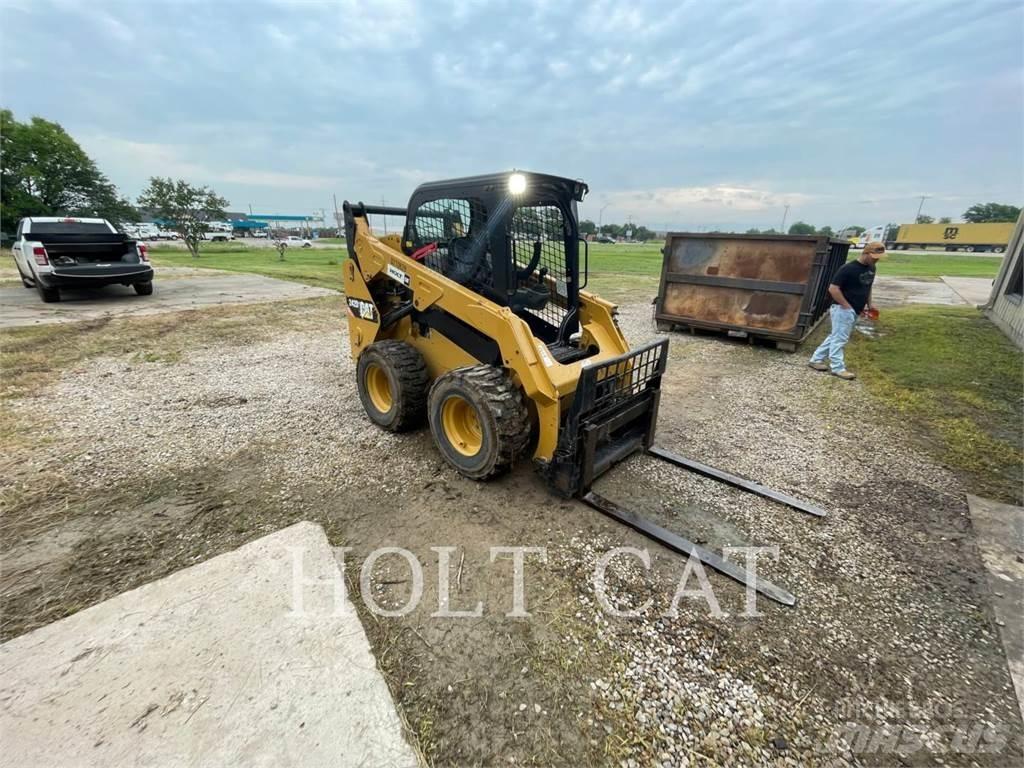 CAT 242D Kompaktrakodók