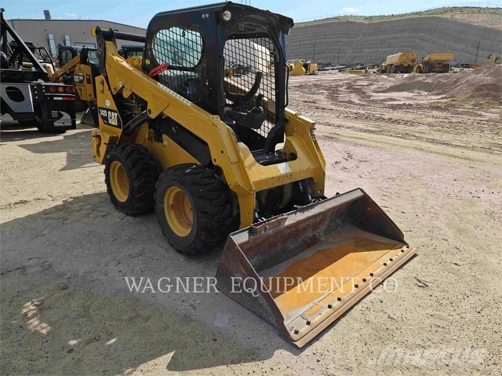CAT 242D Kompaktrakodók
