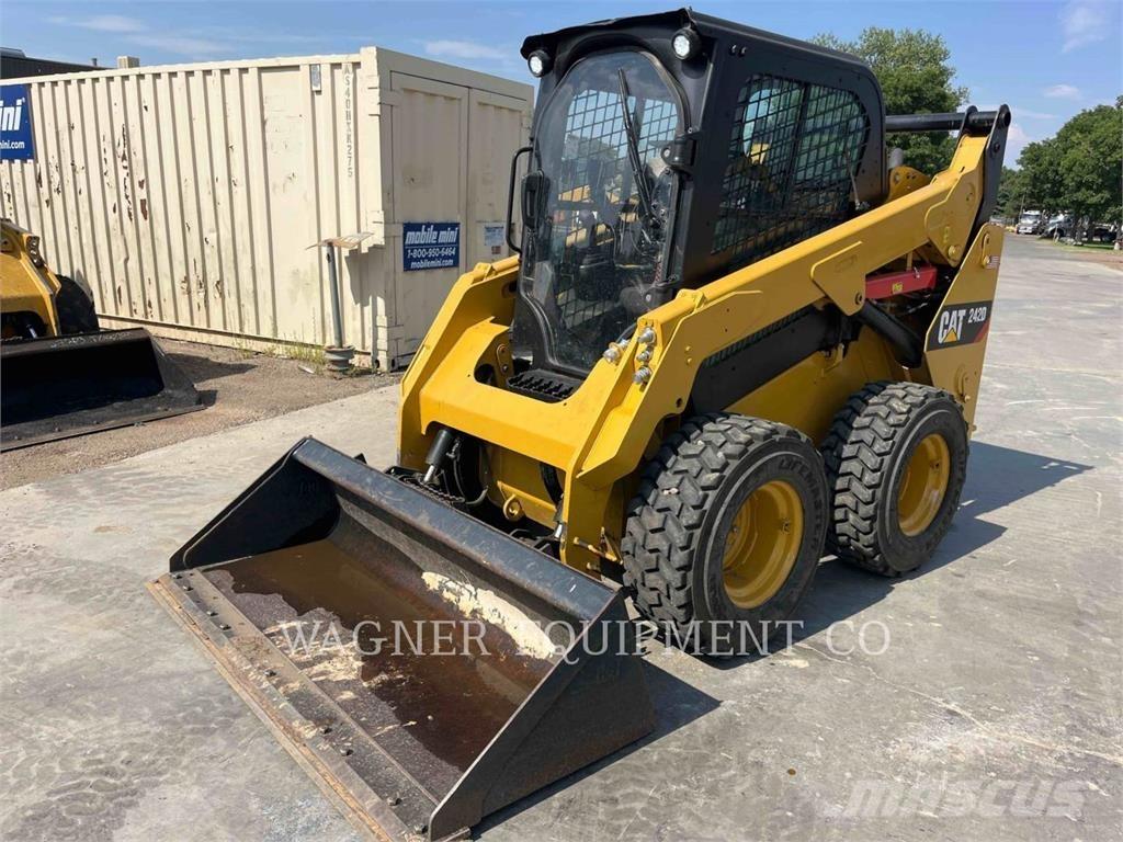CAT 242D Kompaktrakodók