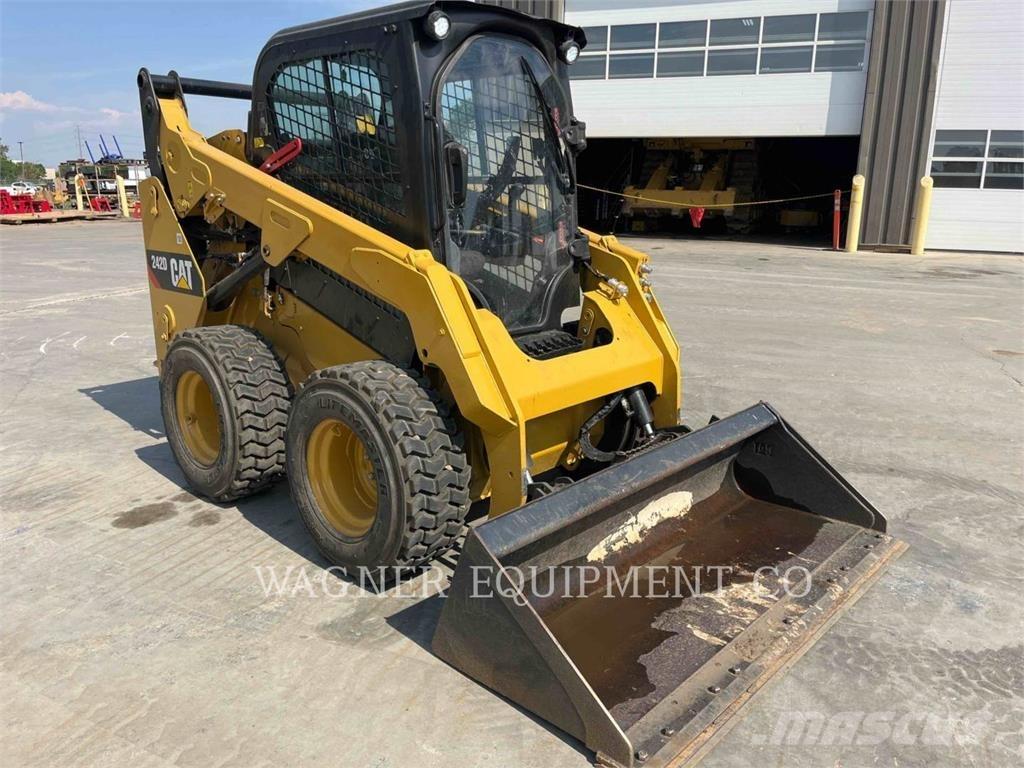CAT 242D Kompaktrakodók