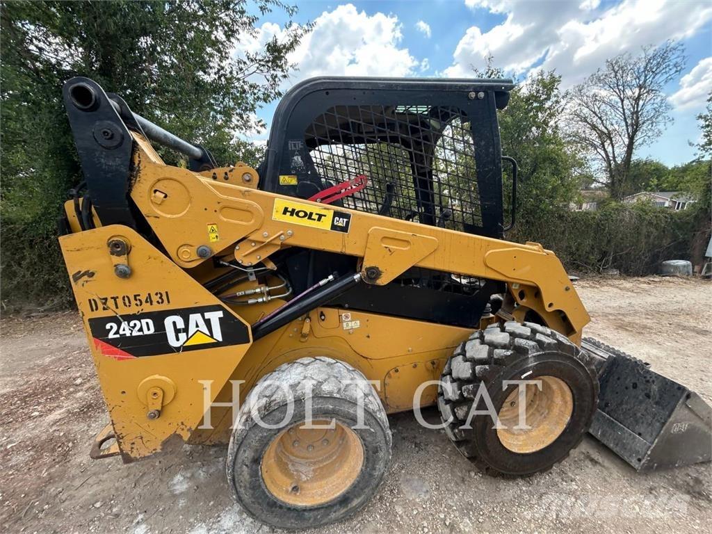 CAT 242D Kompaktrakodók