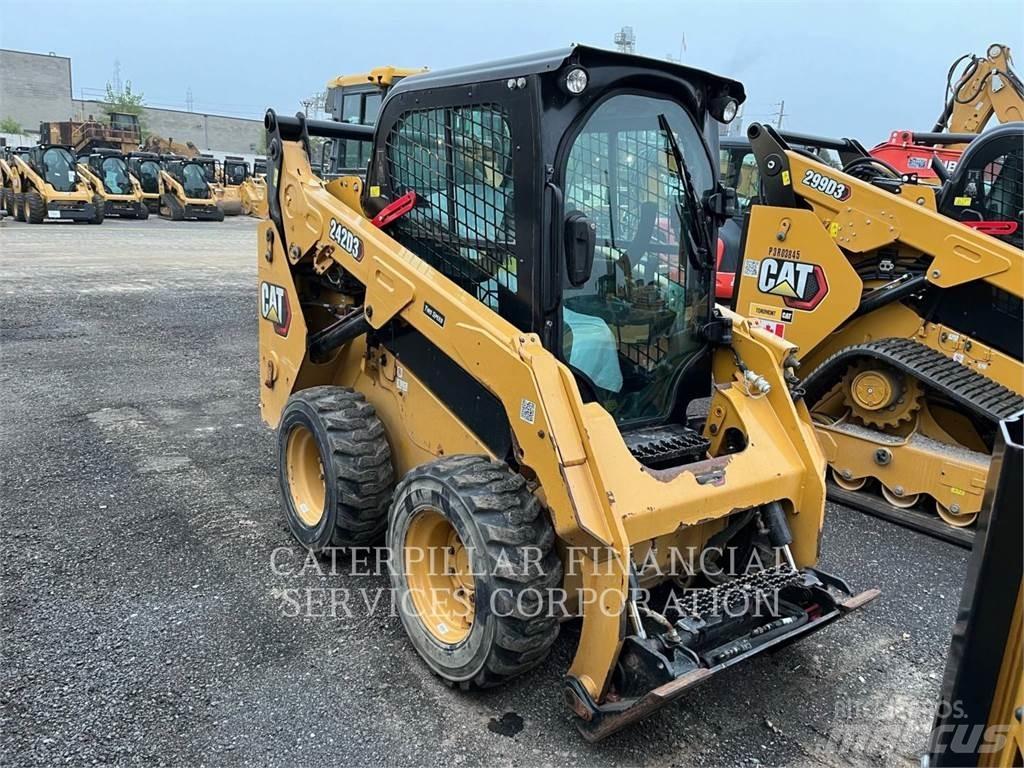 CAT 242D3 Kompaktrakodók