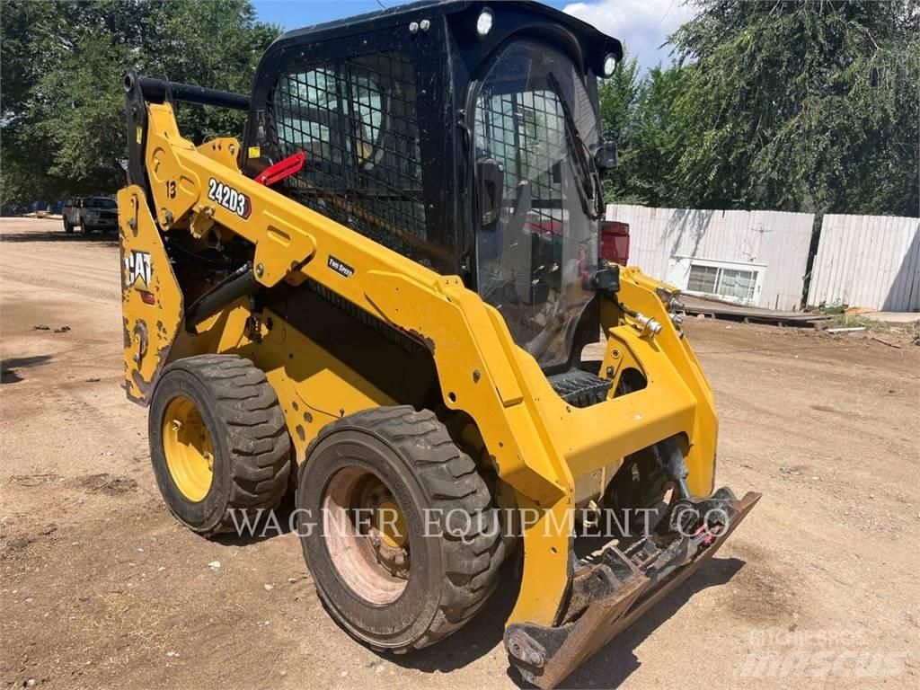 CAT 242D3 Kompaktrakodók