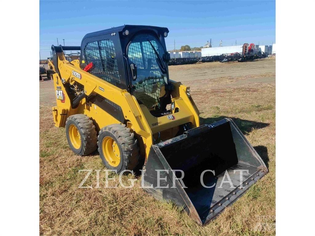 CAT 242D3 Kompaktrakodók