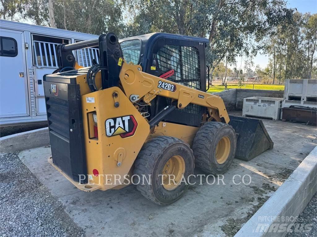 CAT 242D3 Kompaktrakodók