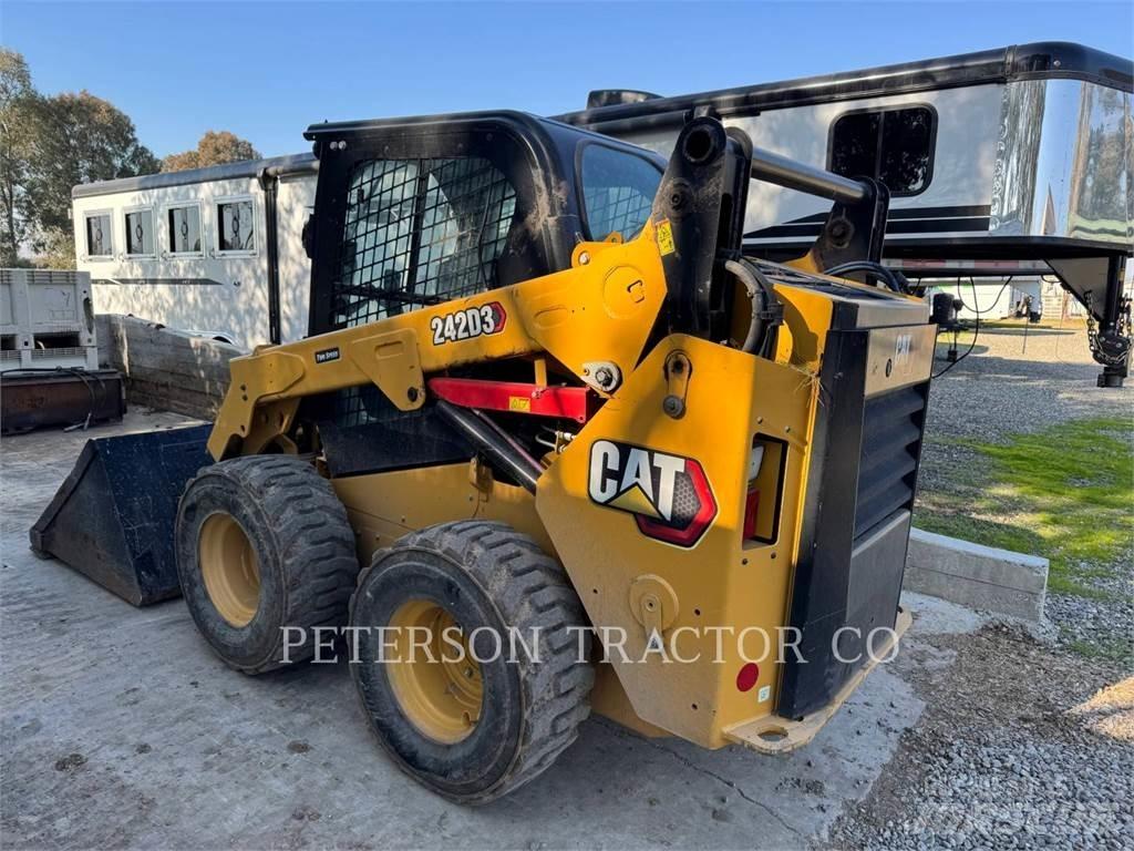 CAT 242D3 Kompaktrakodók