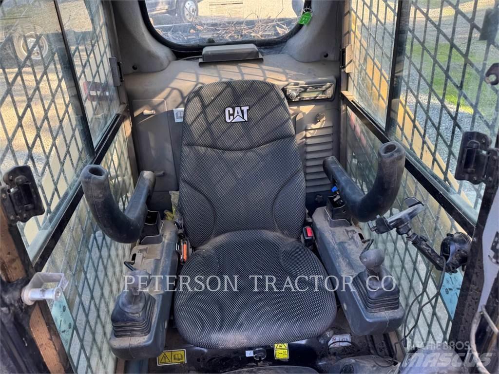 CAT 242D3 Kompaktrakodók