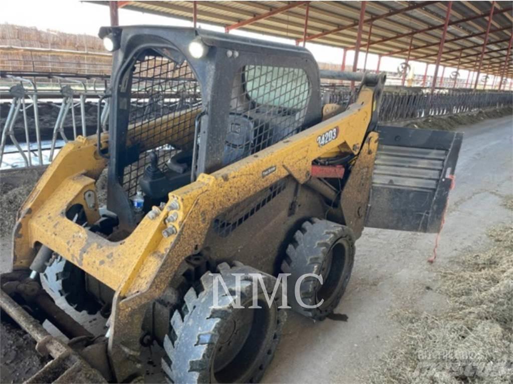 CAT 242D3 Kompaktrakodók