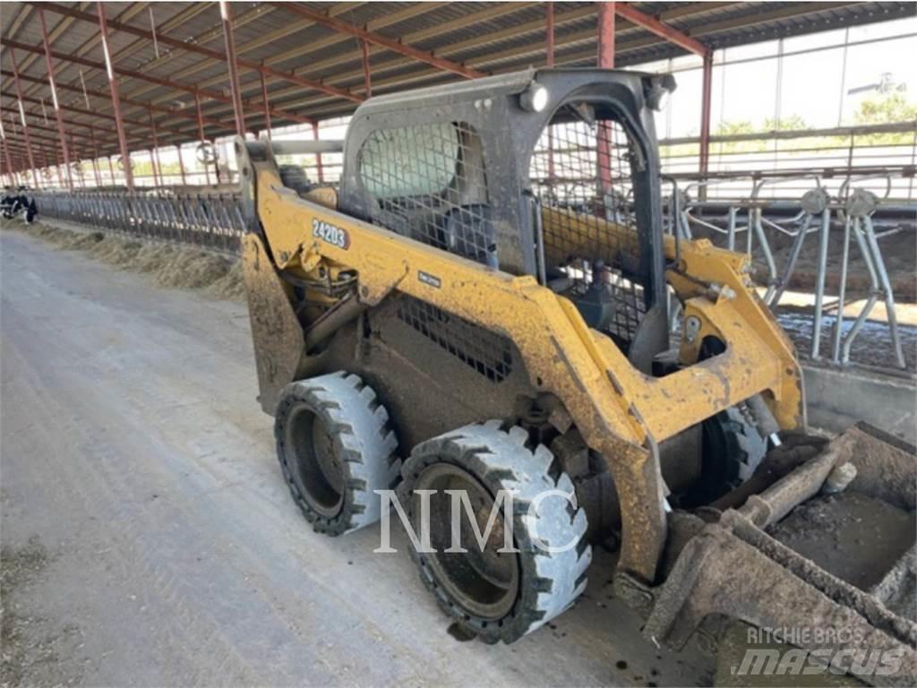 CAT 242D3 Kompaktrakodók